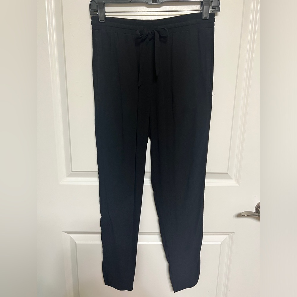 Women’s H&M black jogger elastic waist ankle-length pants size 4
